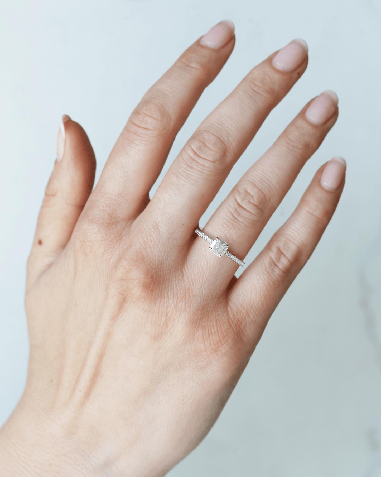 Asscher Cut Lab beli dijamant na Half Pave Eterniti dijamantskom prstenu