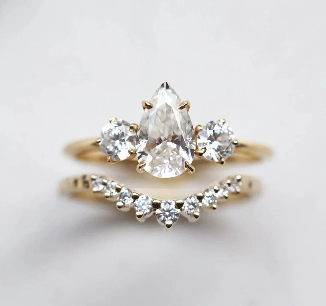 Alisa Pear Moissanite Prsten-Capucinne