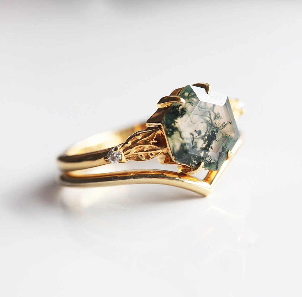 Zeleni šestougaoni prsten Moss Agate sa bočnim dijamantima