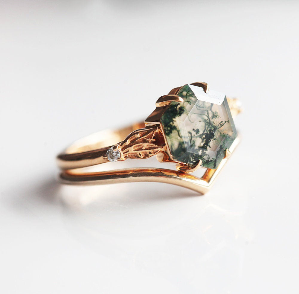 Zeleni šestougaoni prsten Moss Agate sa bočnim dijamantima