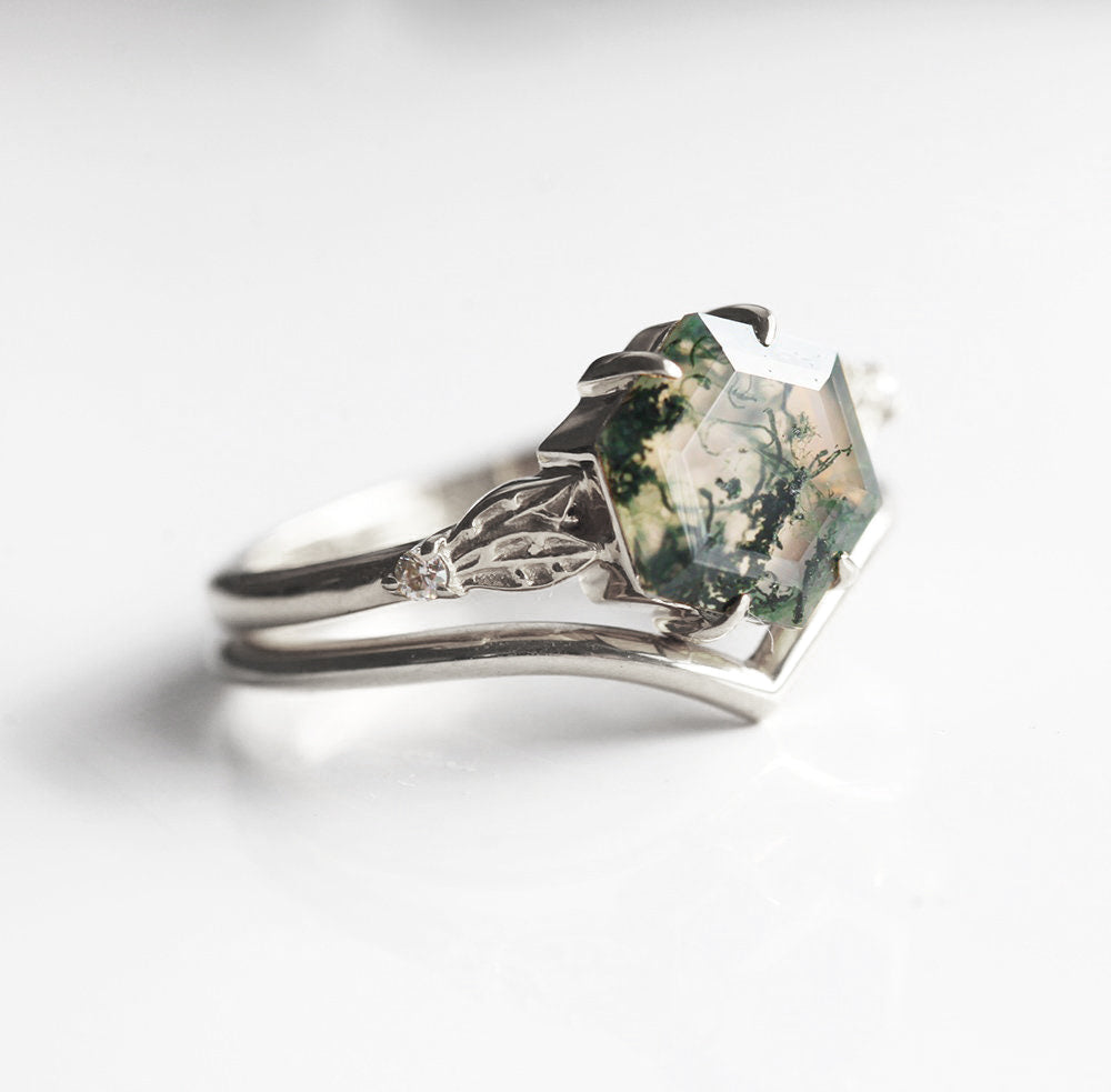 Zeleni šestougaoni prsten Moss Agate sa bočnim dijamantima