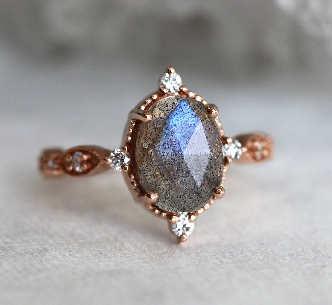 ARIA VINTAGE INSPIRISAN PRSTEN OD LABRADORITA-Capucinne