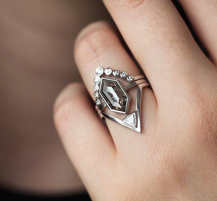 Solitaire Setting Hekagon Salt & Pepper Diamond Ring