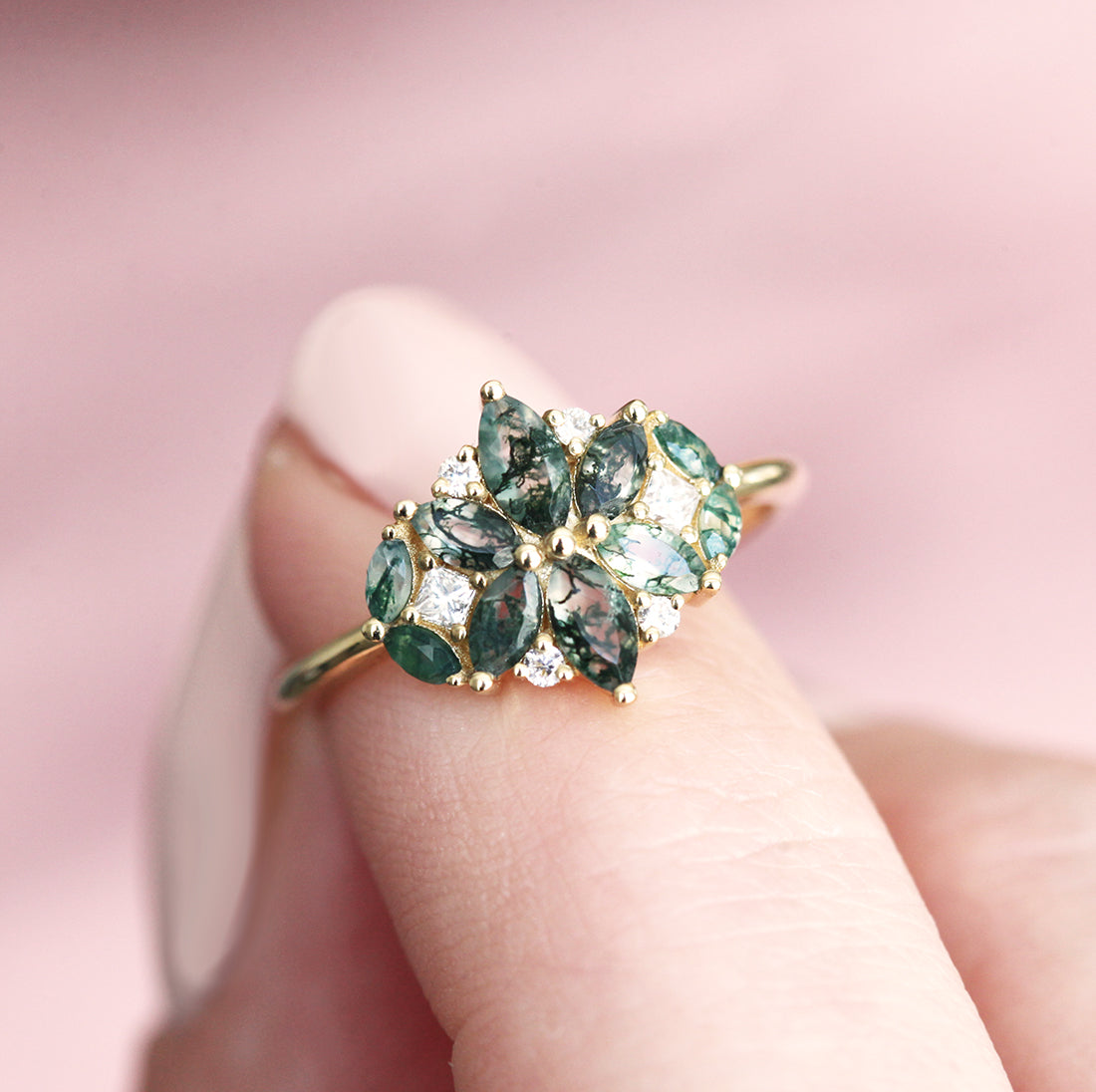 Prsten Moss Agate od markiza sa bočnim kamenjem Moss Agate i belim dijamantima