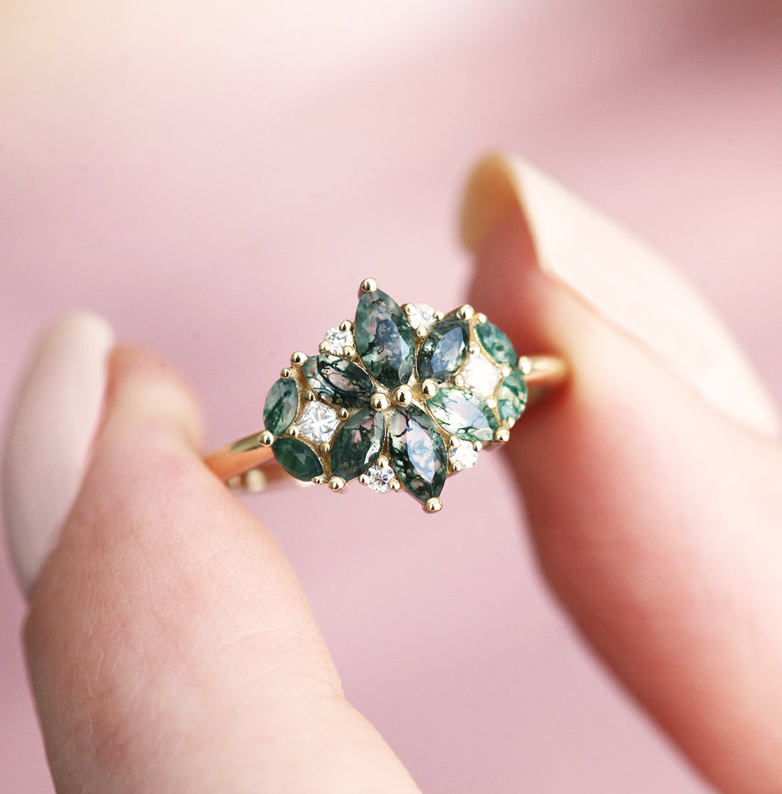 Prsten Moss Agate od markiza sa bočnim kamenjem Moss Agate i belim dijamantima