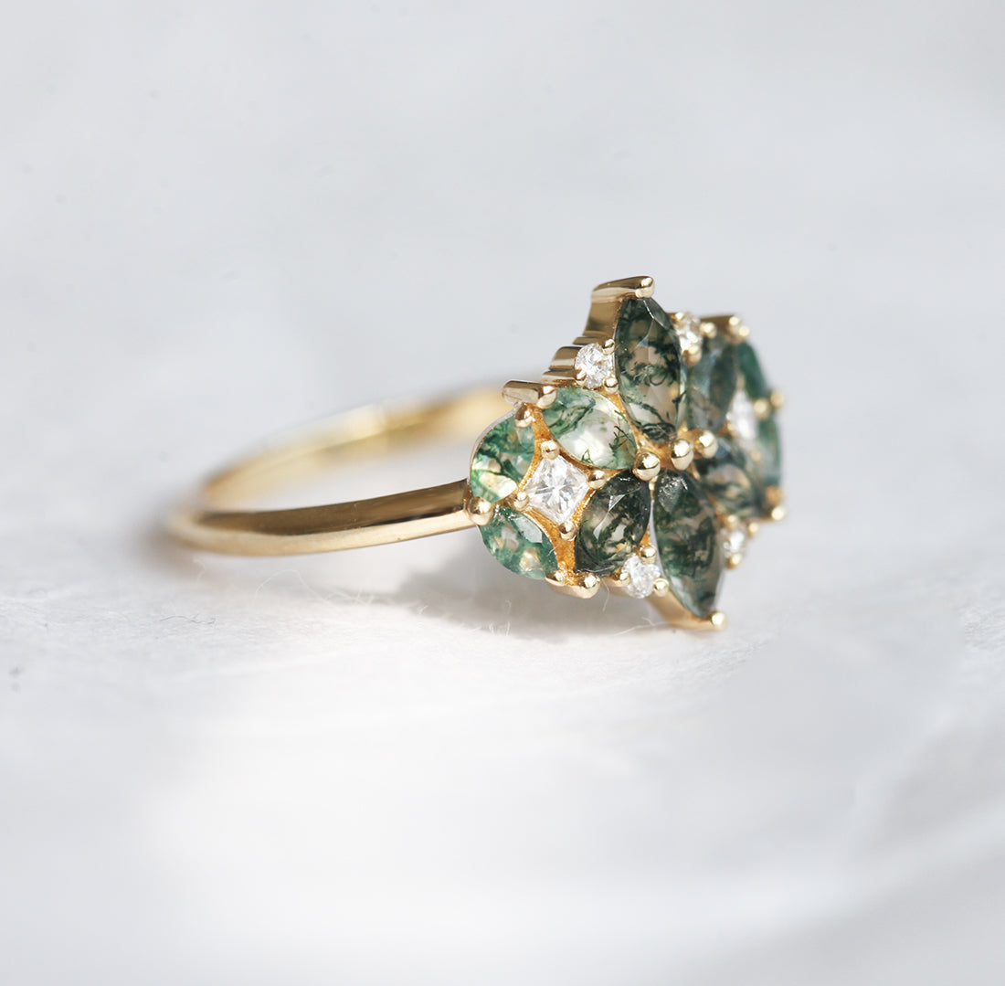 Prsten Moss Agate od markiza sa bočnim kamenjem Moss Agate i belim dijamantima