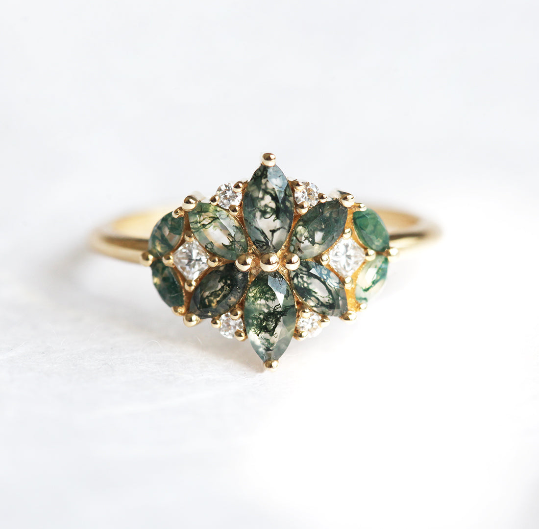 Prsten Moss Agate od markiza sa bočnim kamenjem Moss Agate i belim dijamantima