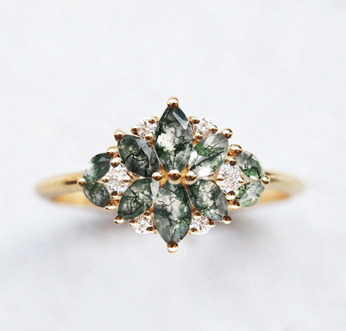 Prsten Moss Agate od markiza sa bočnim kamenjem Moss Agate i belim dijamantima