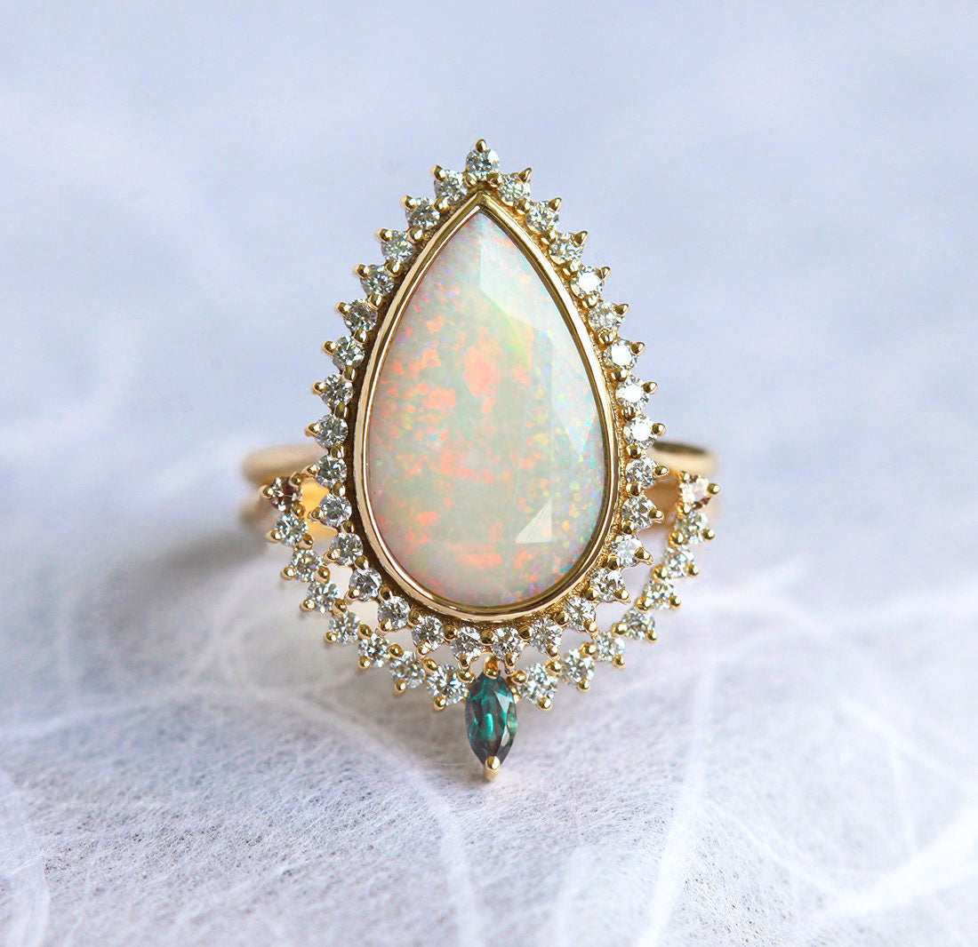 Vhite Pear Australian Opal Halo prsten set sa belim dijamantima i safirima
