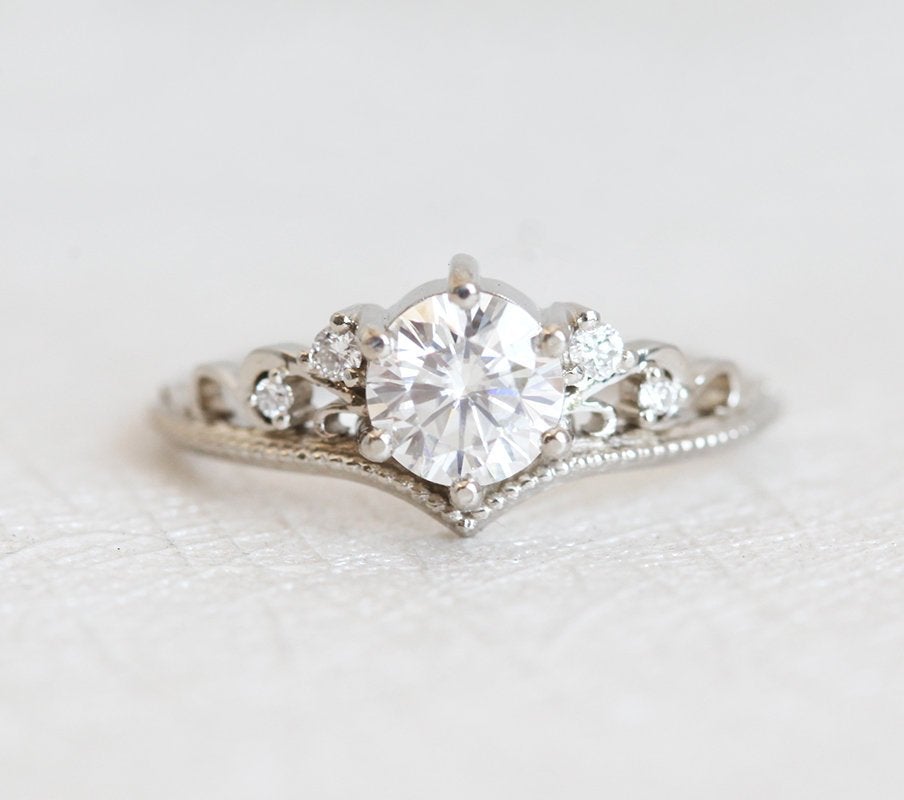 BELLA VINTAGE MOISSANIT I DIAMAND PRSTEN-Capucinne