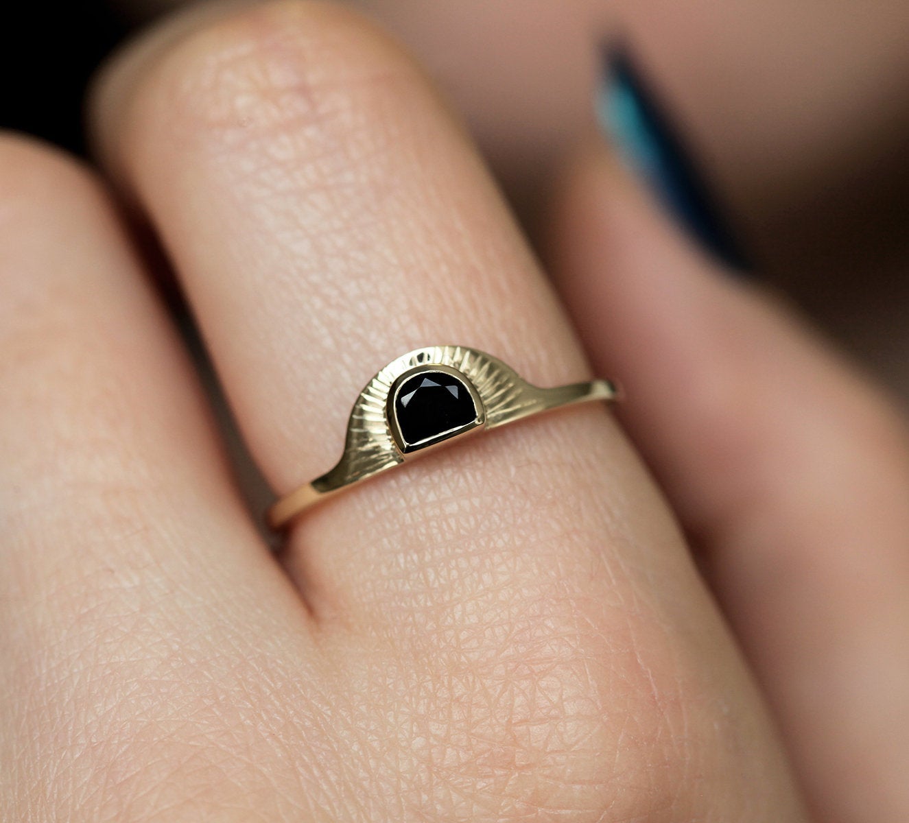 Celine Half Moon Sunstone prsten-Capucinne