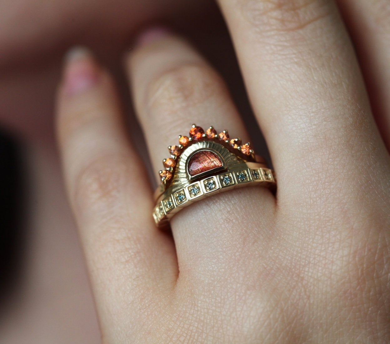 Celine Half Moon Sunstone prsten-Capucinne