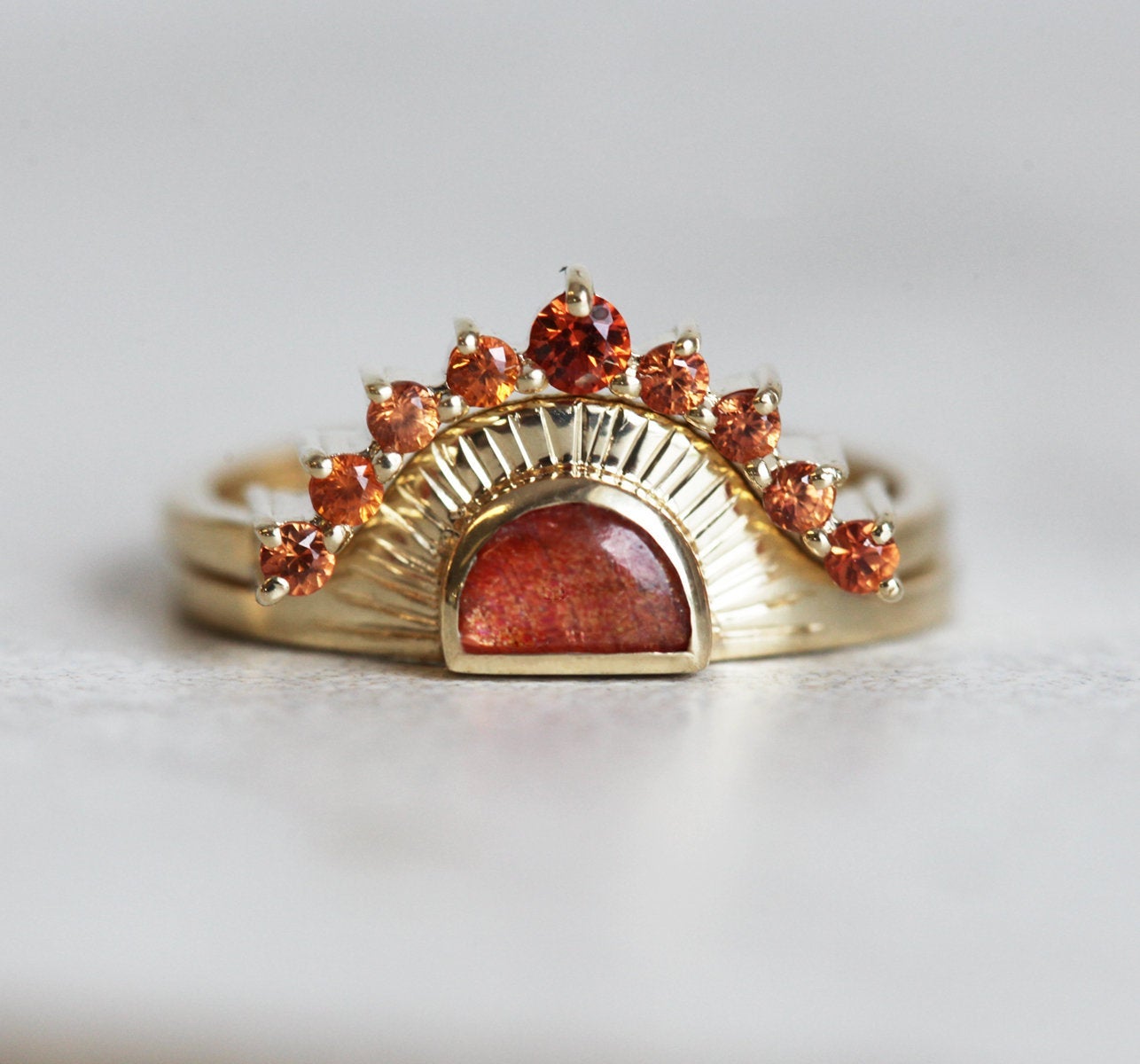 Celine Half Moon Sunstone prsten-Capucinne