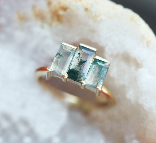 Prsten Moss Agate bageta sa 2 bočna kamena od Moss Agate izrezana u baget