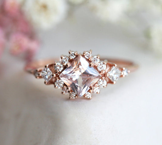 Prsten od roze safira u obliku breskve sa dijamantima