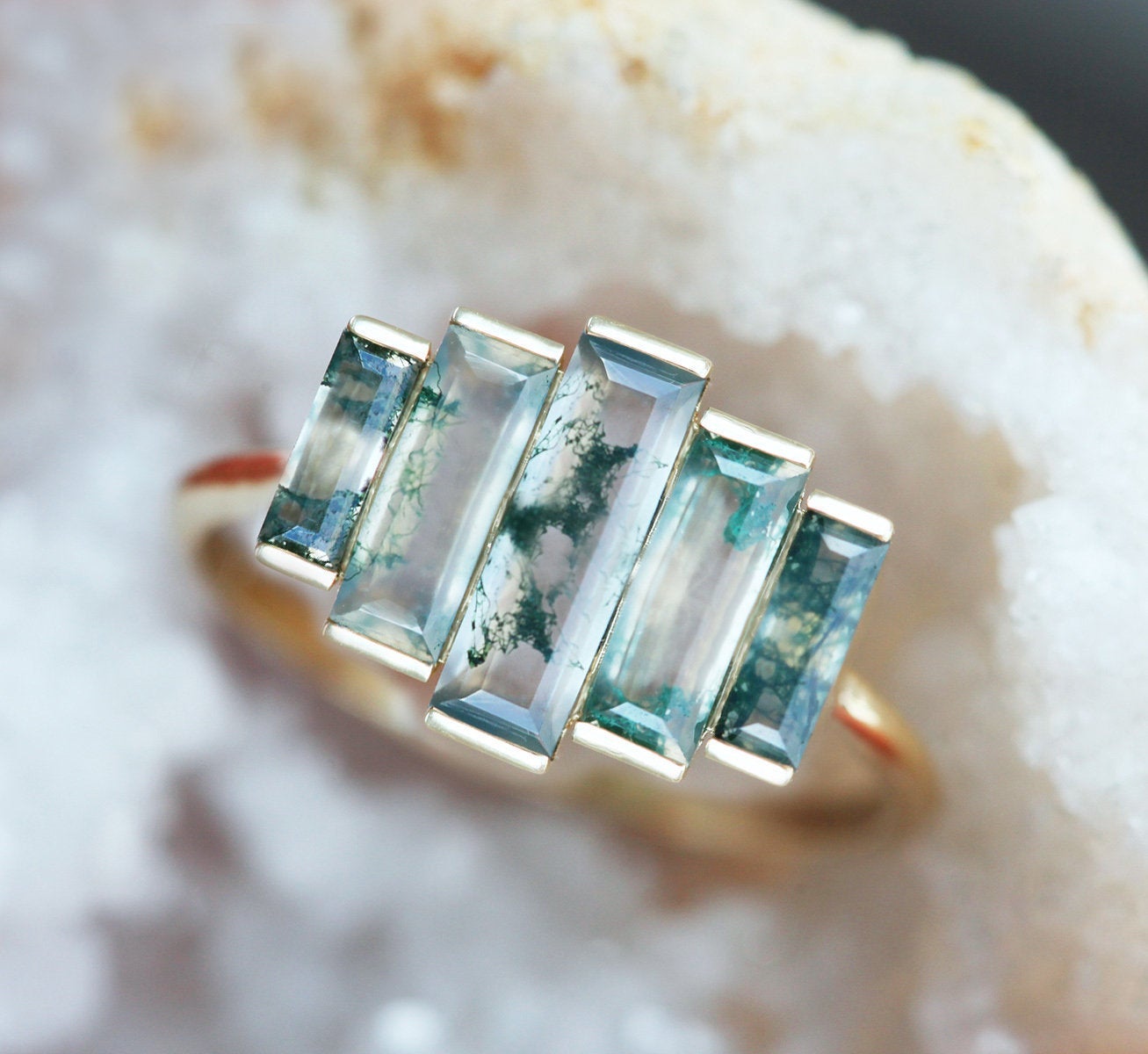 Prsten od Baguette Moss Agate sa 4 kamena Moss Agate sa strane