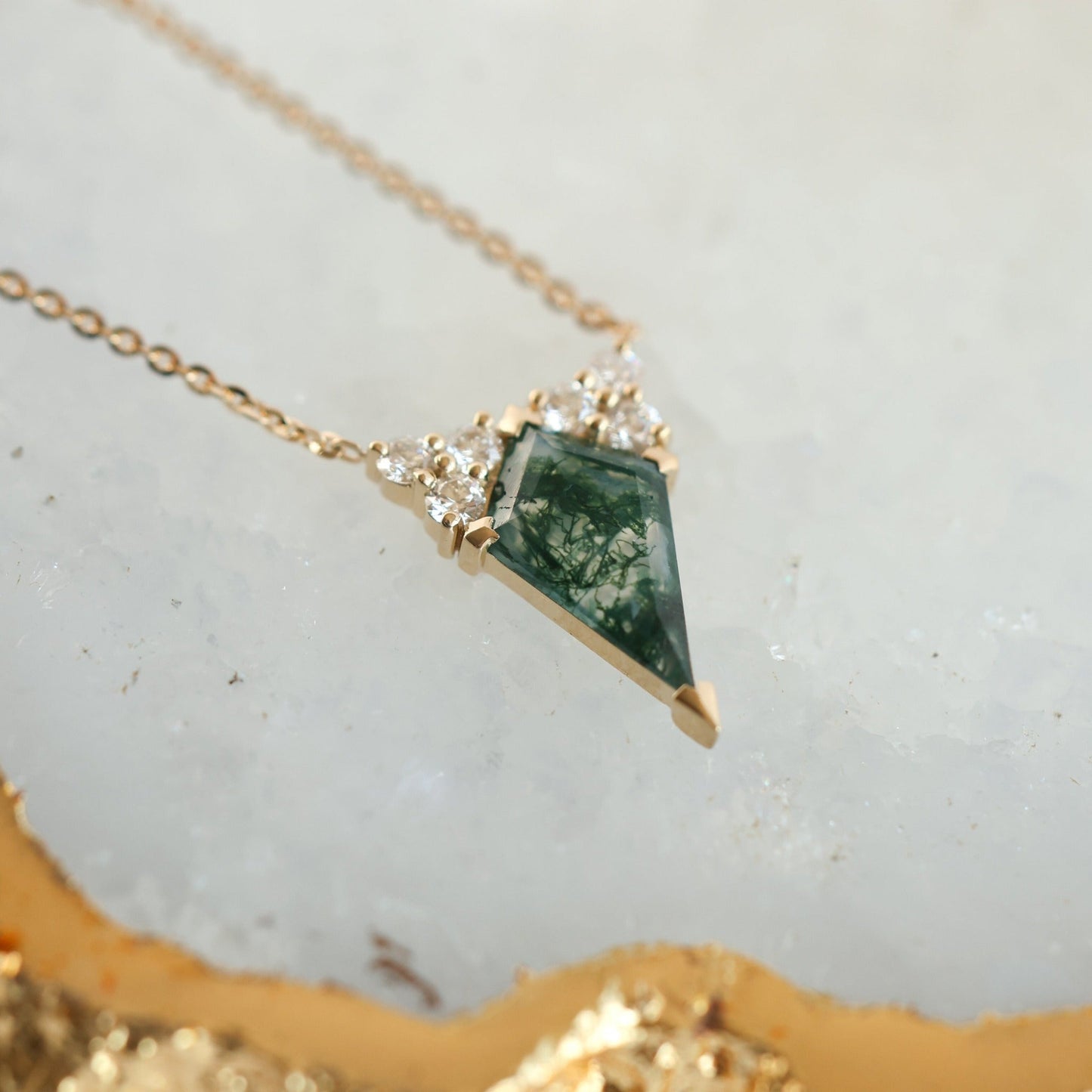 Zlatna ogrlica od Moss Agate u obliku zmaja i dijamanta