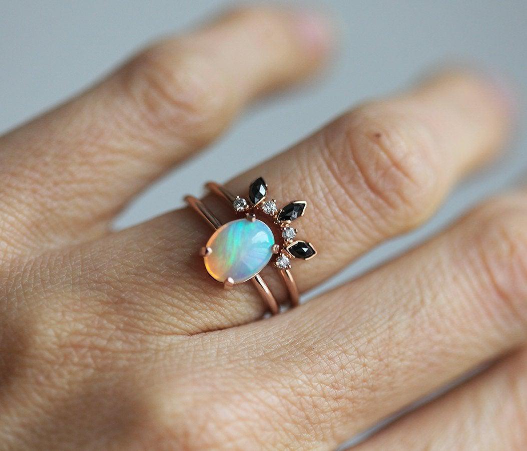 Solitaire Oval Opal Prsten
