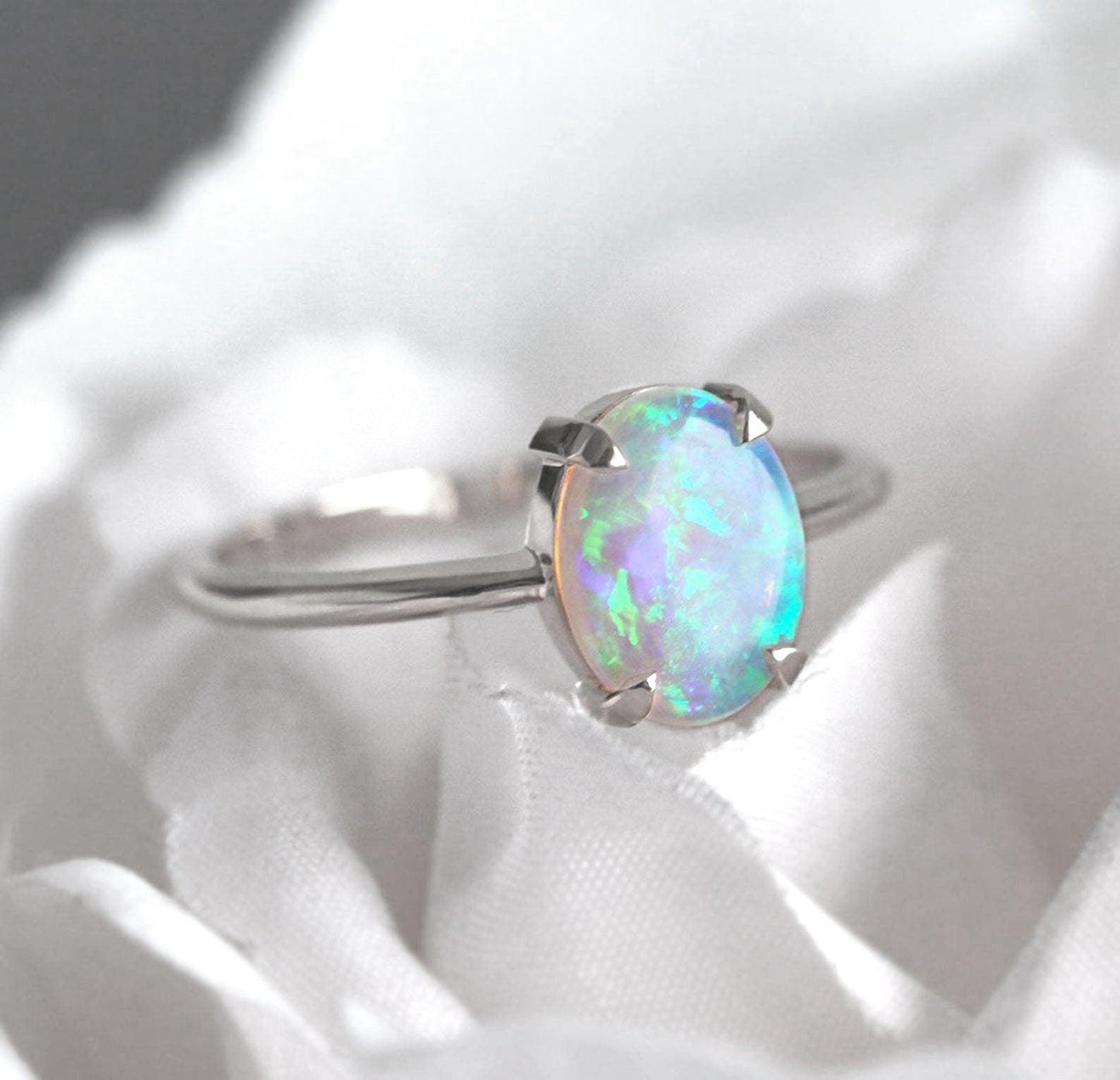 Solitaire Oval Opal Prsten