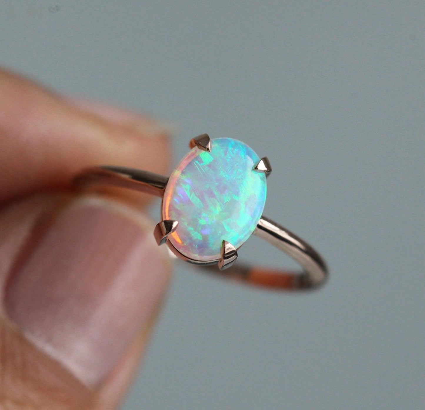 Solitaire Oval Opal Prsten