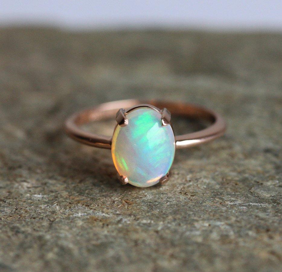 Solitaire Oval Opal Prsten