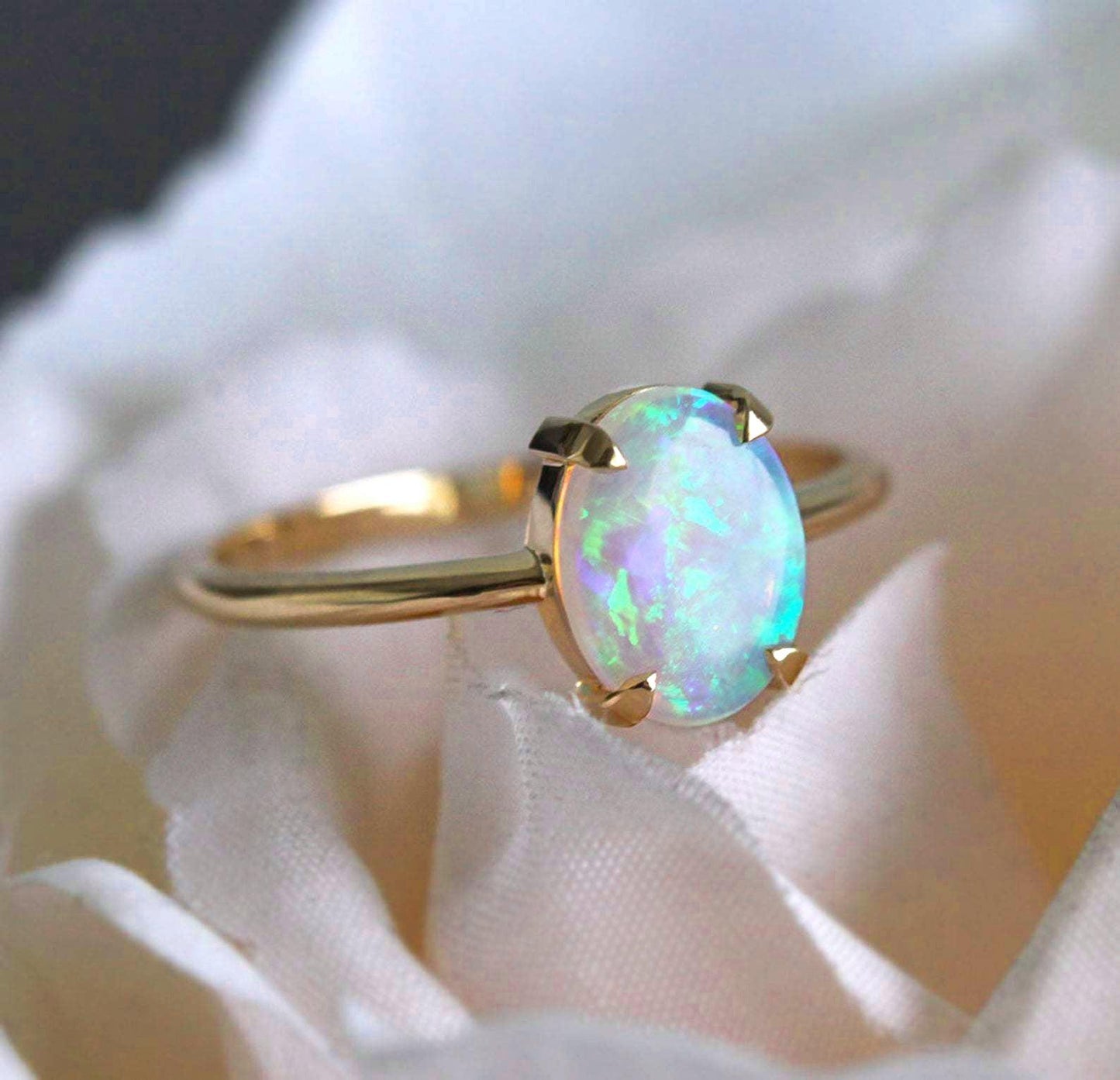 Solitaire Oval Opal Prsten