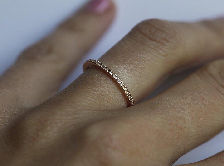 Round Vhite Diamond Full Pave Eterniti Band