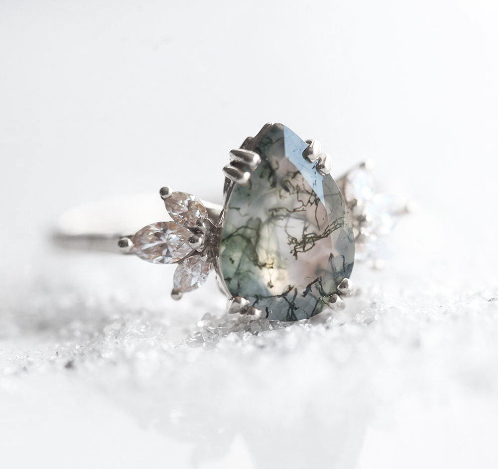 Pear Moss Agate mahovine, platinasti prsten sa belim dijamantima sa strane markiz