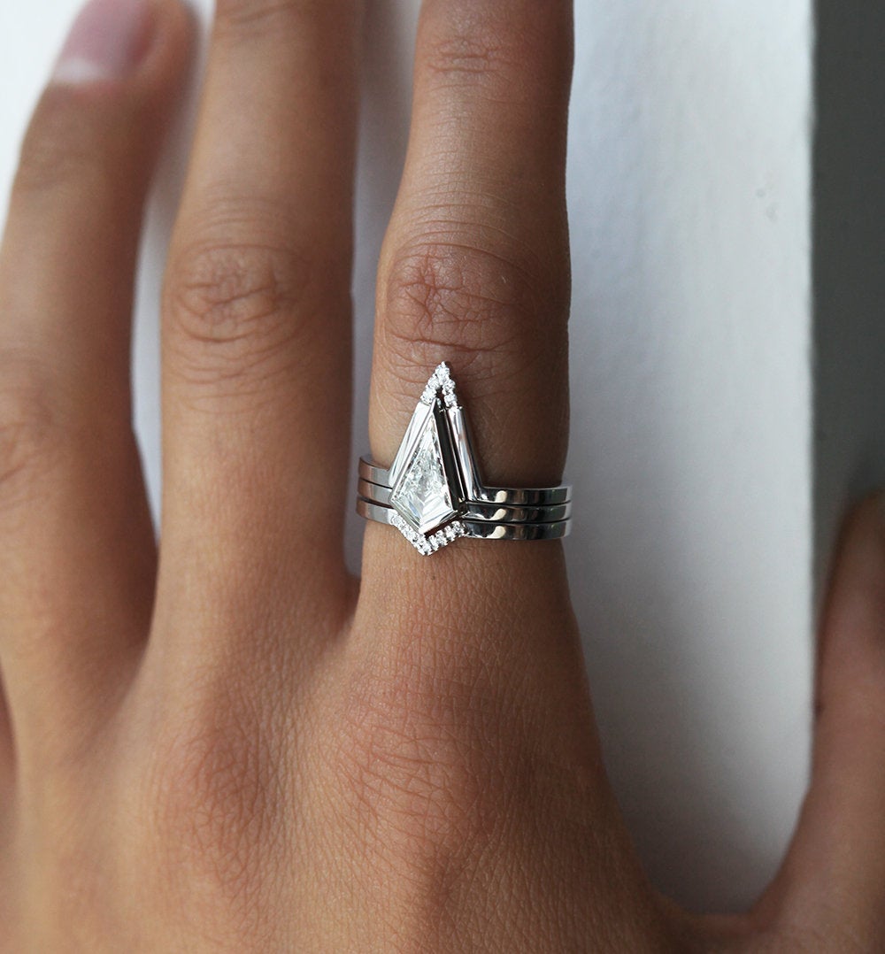 Kite Vhite Diamond Ring dopunjen sa 2 Nesting Pave dijamantska prstena