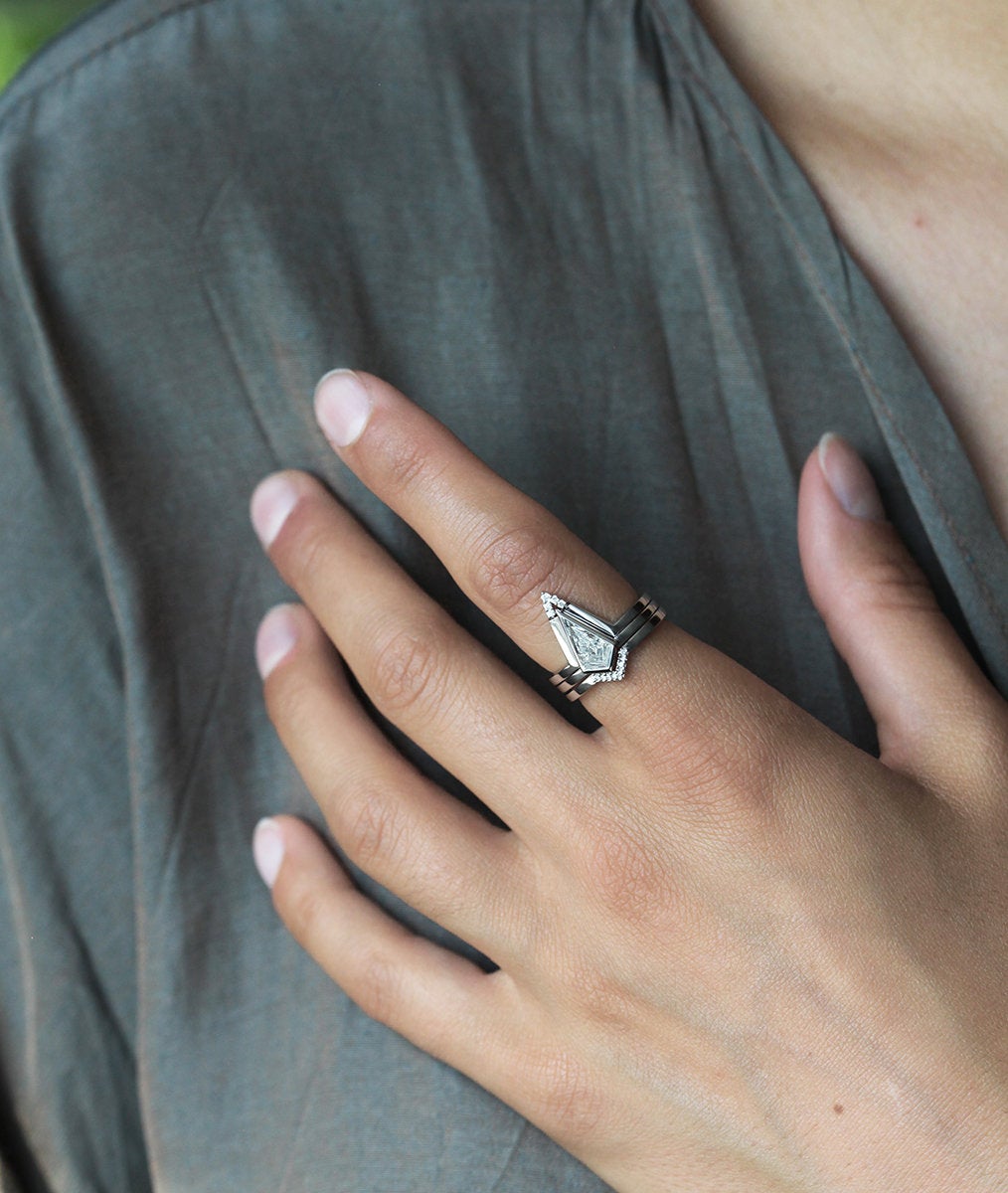 Kite Vhite Diamond Ring dopunjen sa 2 Nesting Pave dijamantska prstena
