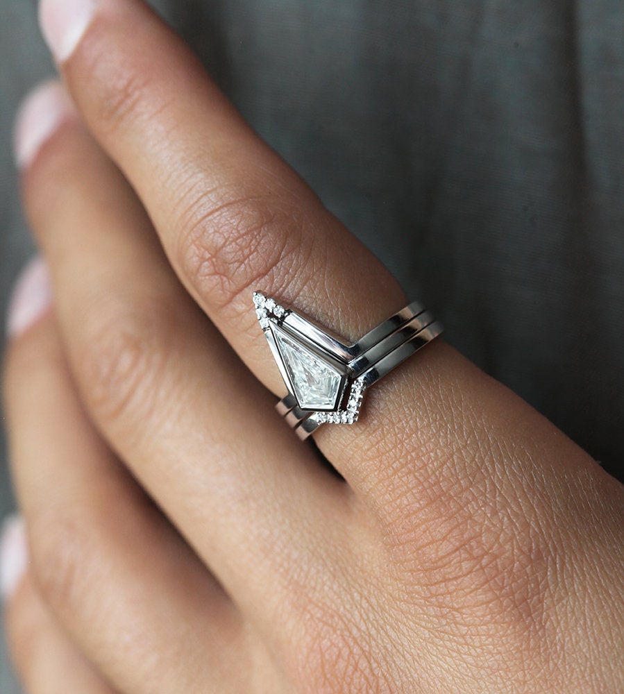 Kite Vhite Diamond Ring dopunjen sa 2 Nesting Pave dijamantska prstena
