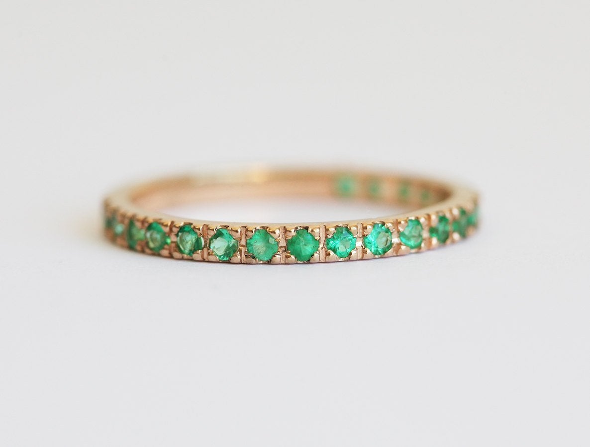 Vjenčani prsten Half Eterniti Round Emerald, žuto zlato