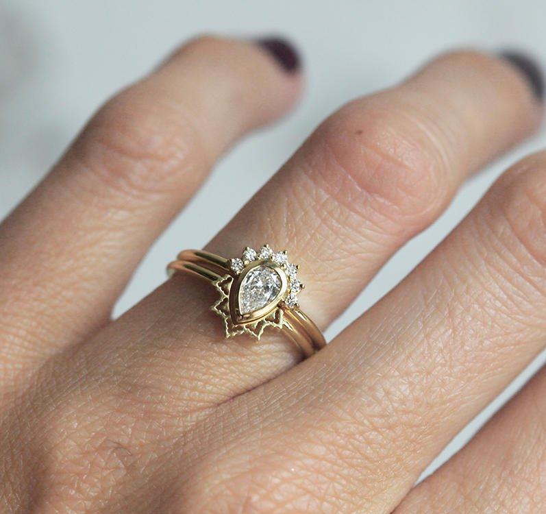 Pear Vhite Diamond Halo set vereničkog prstena