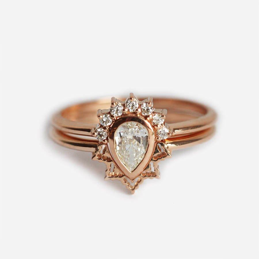 Pear Vhite Diamond Halo set vereničkog prstena