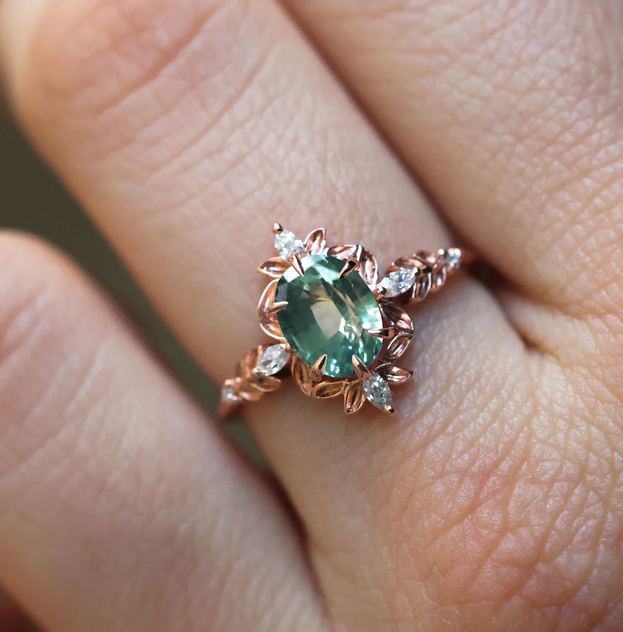 Dijamantski prsten od Moss Agate sa Moss Agate i belim dijamantima.