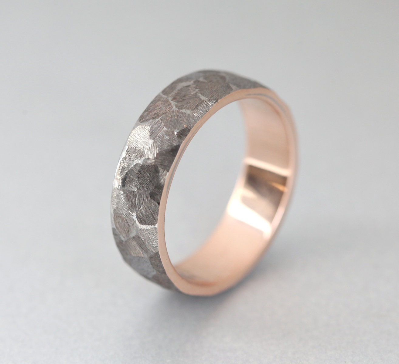 Evan Hammered Vedding Band-Capucinne