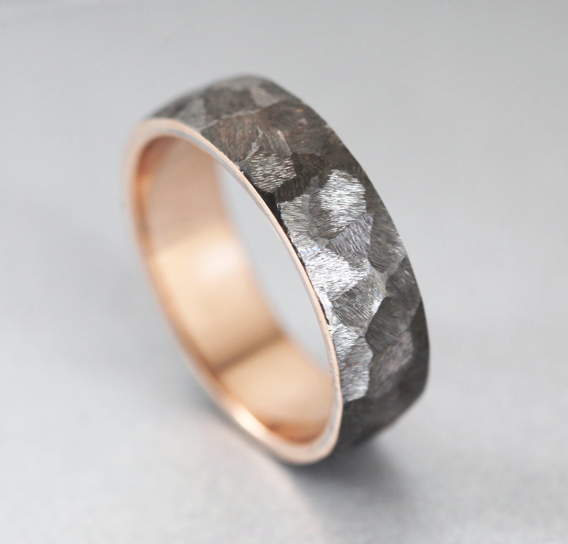 Evan Hammered Vedding Band-Capucinne