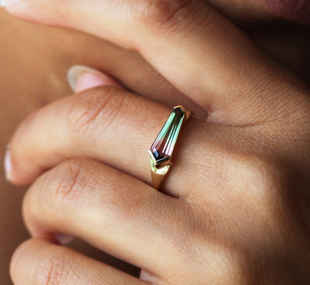 Green Shield Tourmaline Solitaire Prsten