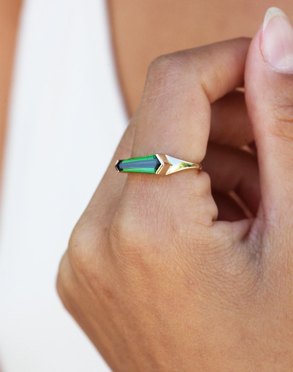 Green Shield Tourmaline Solitaire Prsten
