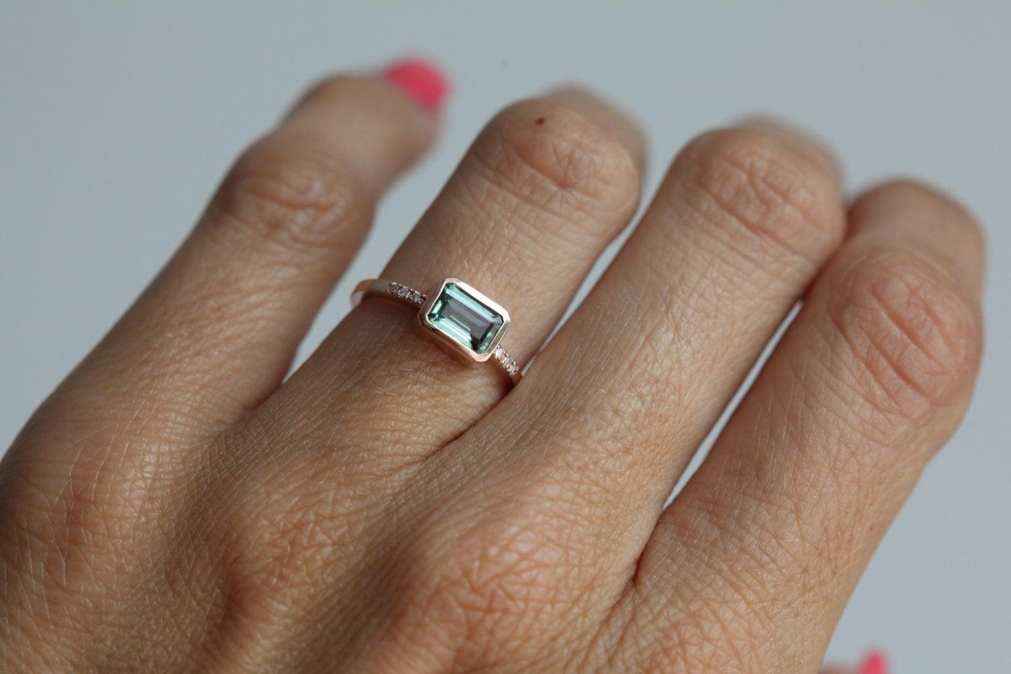 Mint Green Emerald-Cut turmalin Pave Diamond Ring