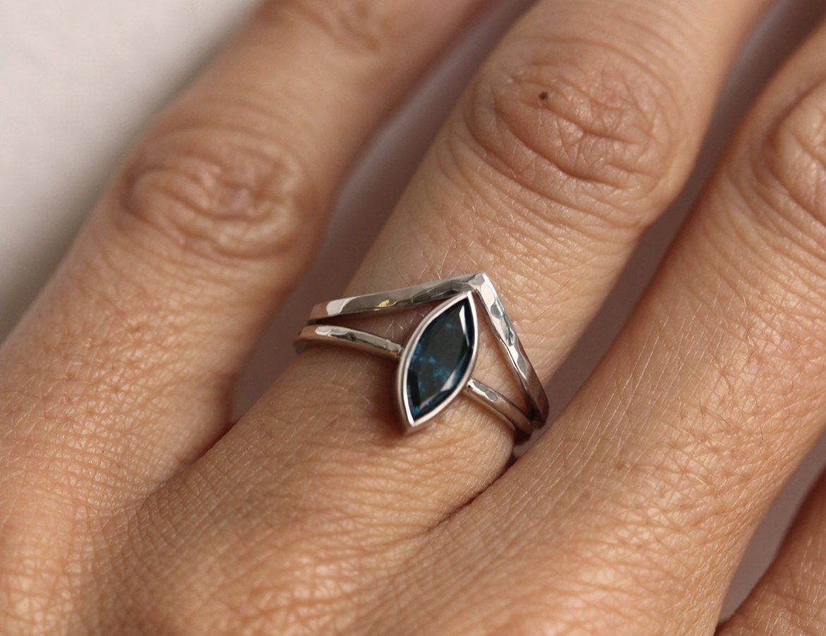 Hammered Vedding Band, Hammered Vedding Ring-Capucinne