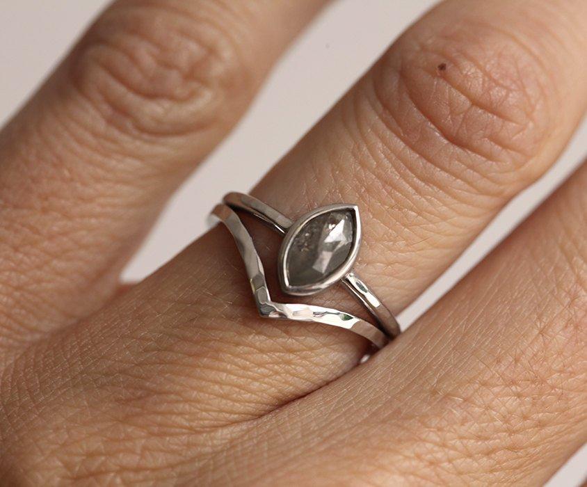 Hammered Vedding Band, Hammered Vedding Ring-Capucinne