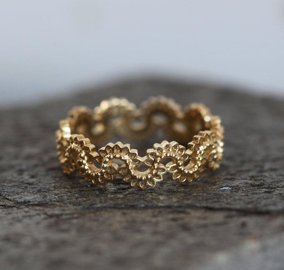 Iva Gold Lace Band, Lace Vedding Band-Capucinne