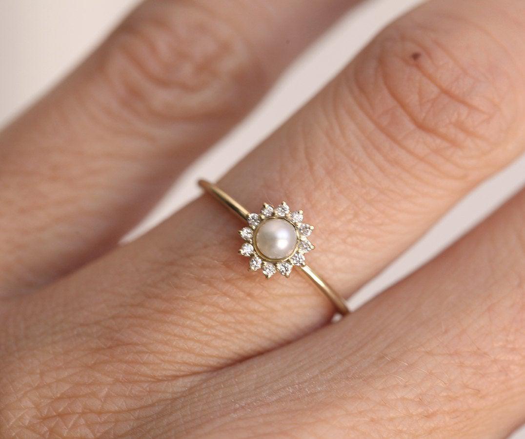 JESSIE VHITE PEARL PRSTEN-Capucinne