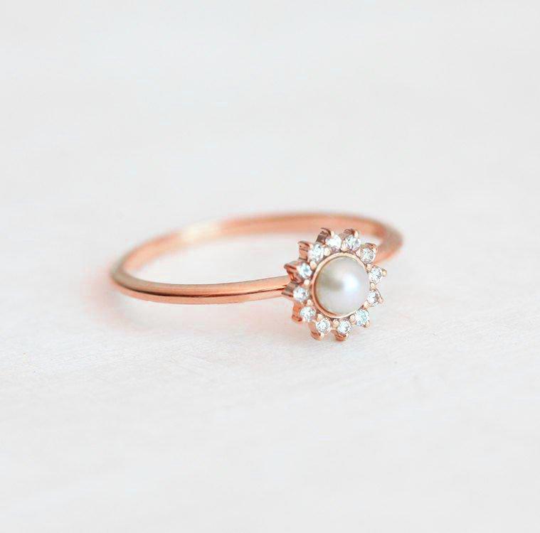 JESSIE VHITE PEARL PRSTEN-Capucinne