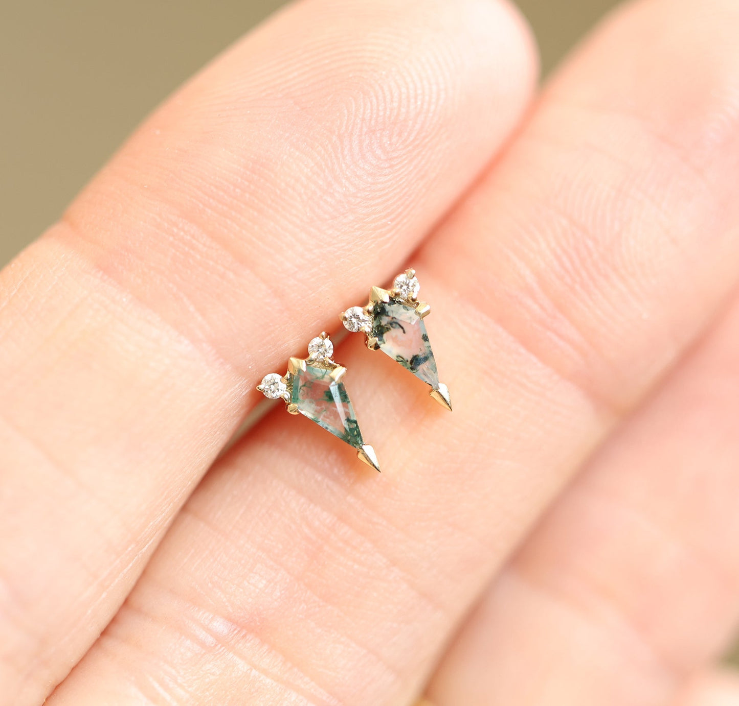 Minđuše od kite Moss Agate sa bočnim belim dijamantima