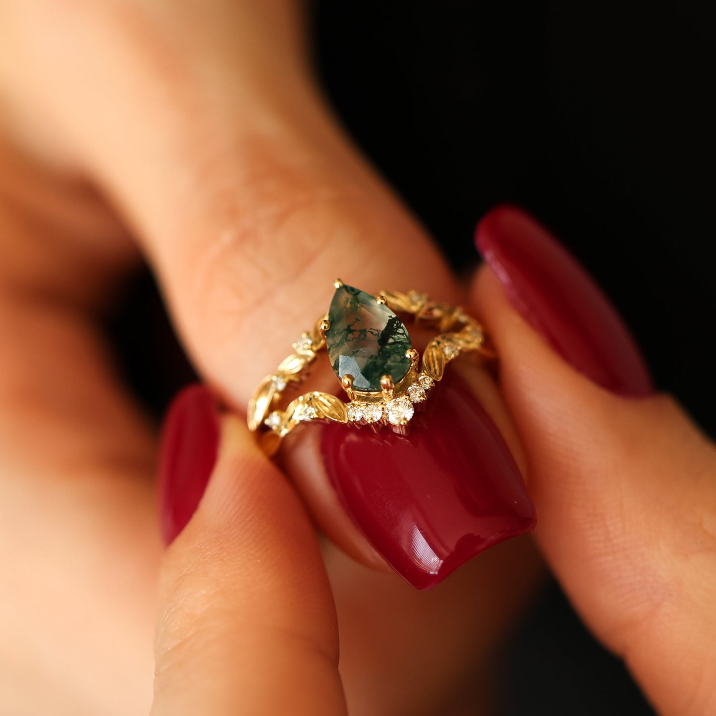 Verenički prsten Moss Agate kruške sa dijamantima - Capucinne