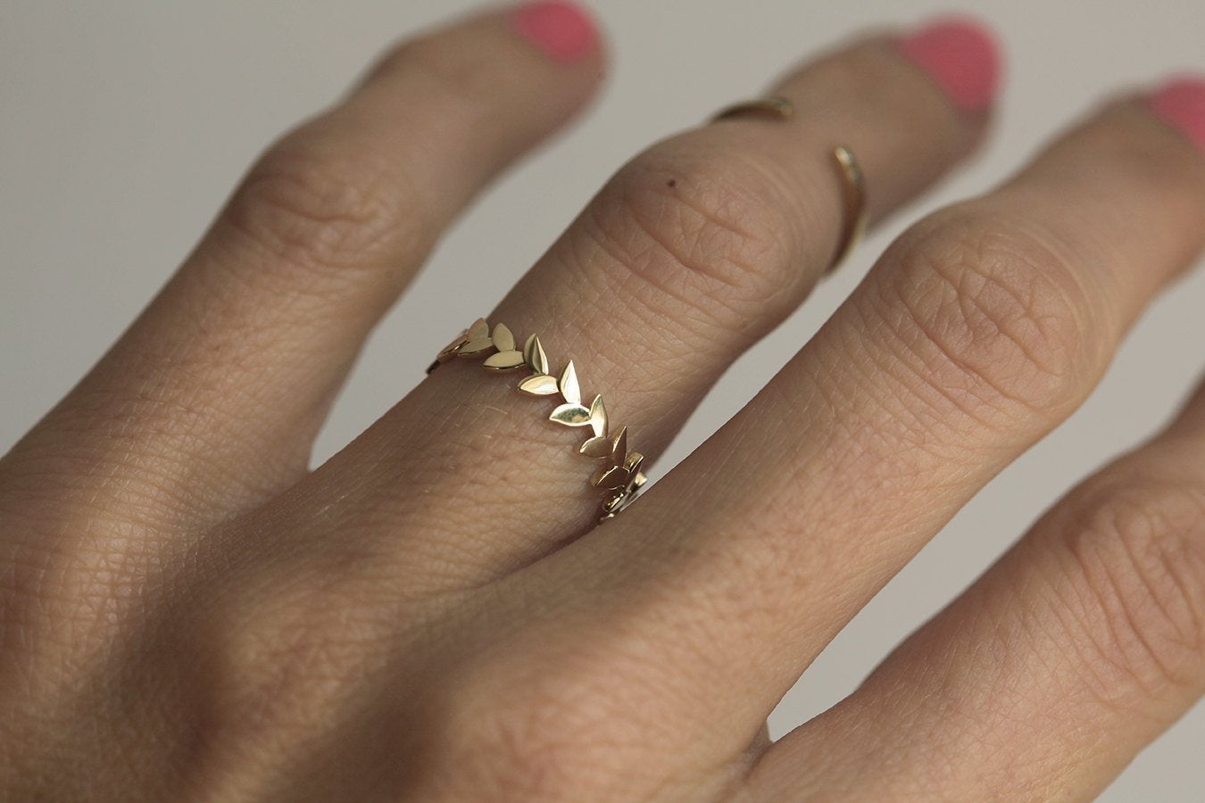 LEAH VERING RING, LEAF BAND-Capucinne