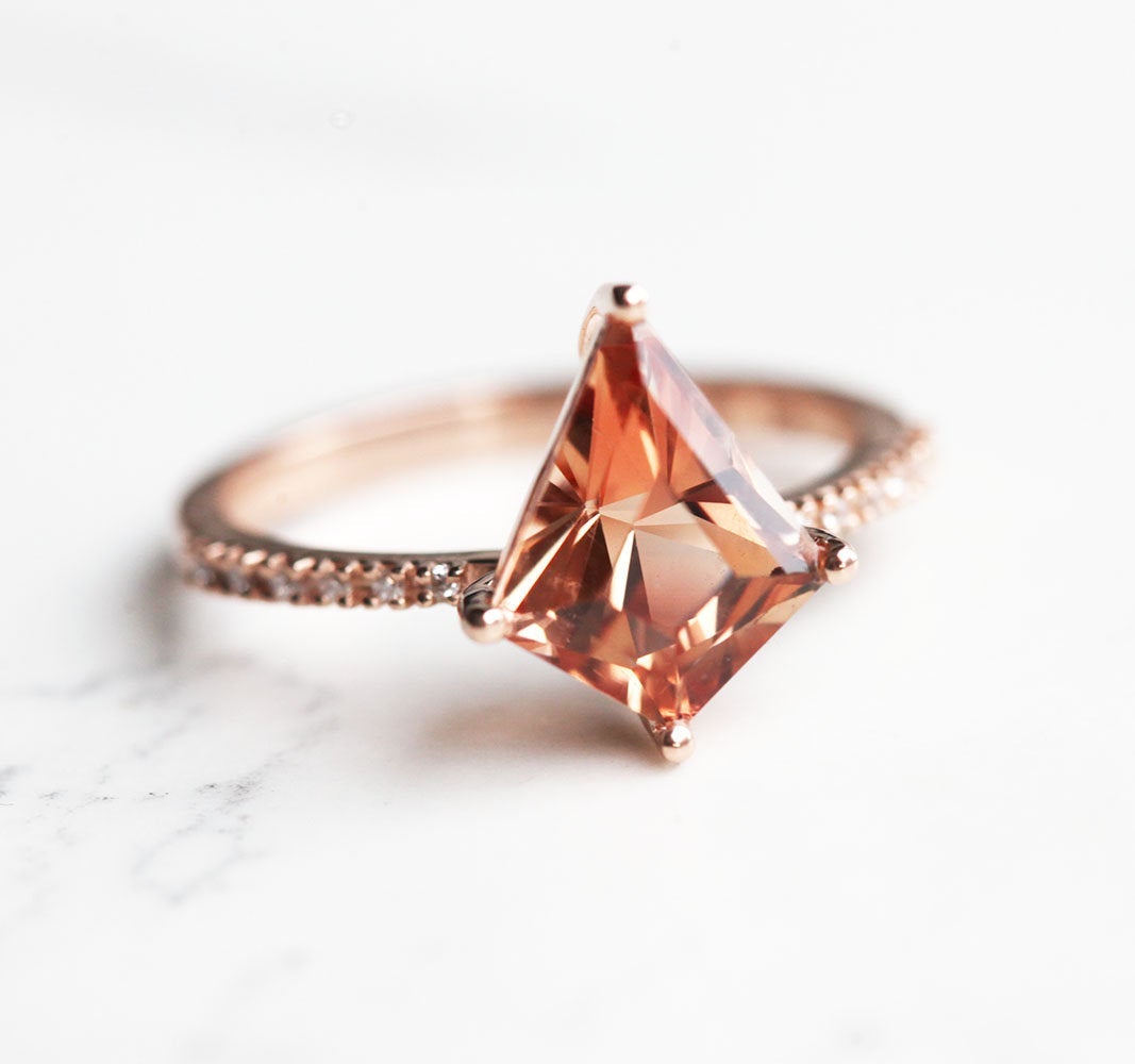 VERENIČKI PRSTEN LENNOKS KITE-CUT OREGON SUNSTONE-Capucinne