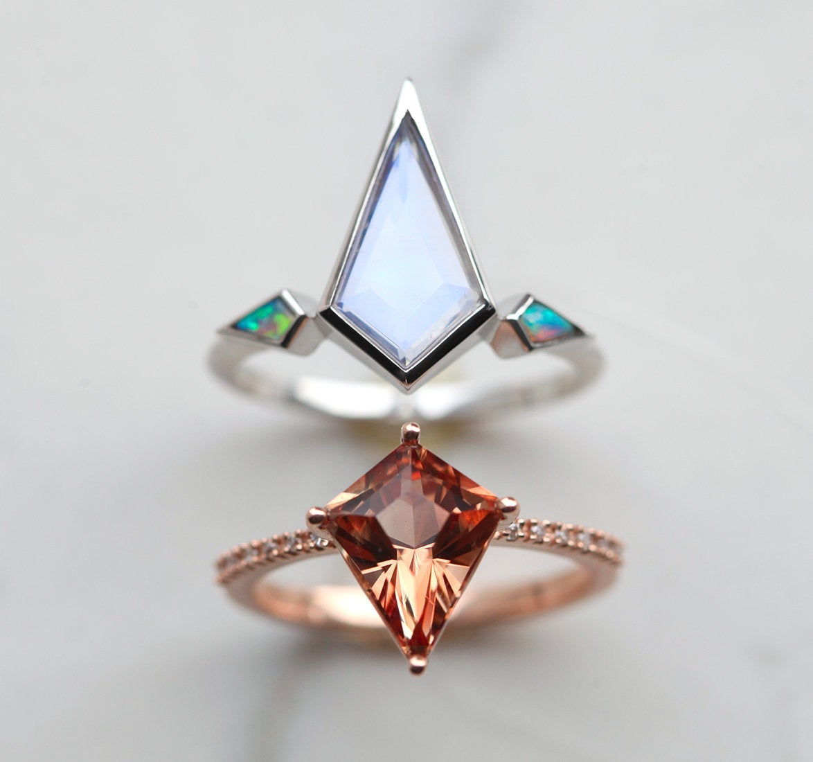 VERENIČKI PRSTEN LENNOKS KITE-CUT OREGON SUNSTONE-Capucinne